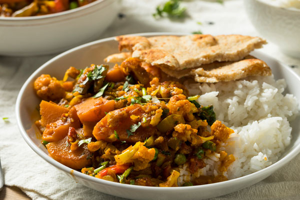 Соевый гуляш с рисом, медом, имбирем и специями