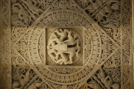 Видео: Взгляд на Веды из современности