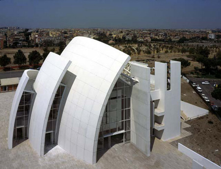 В США появился межрелигиозный храм из стекла и бетона