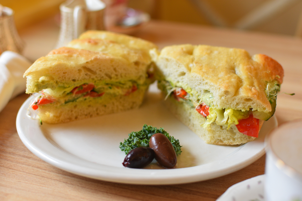 Панини с нутом, яблоком и свеклой